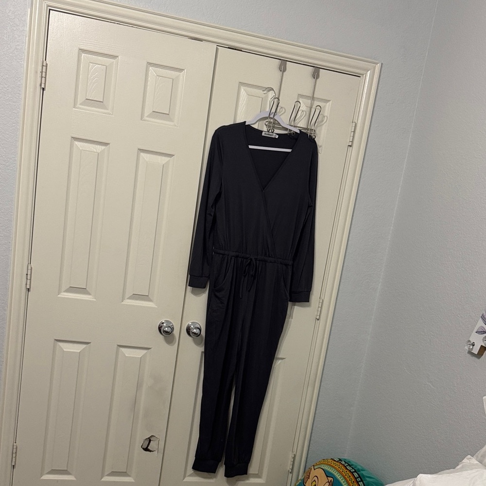 Elegant Black V-Neck Jumpsuit
